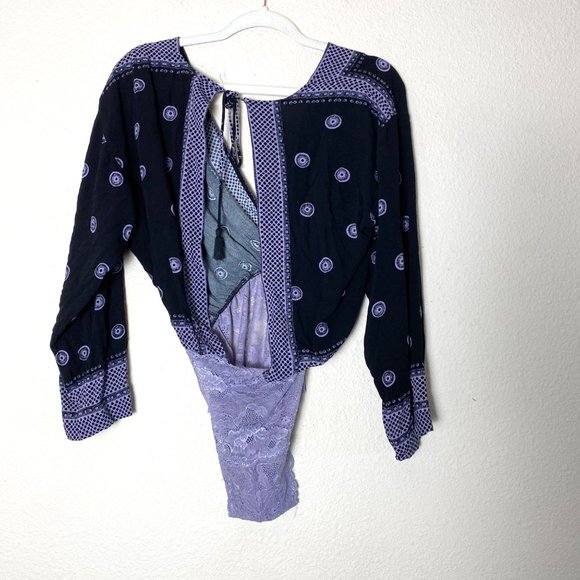 Free People On Board Plunging Long Flared Sleeve Lace V-Neck Bodysuit - Picture 5 of 6